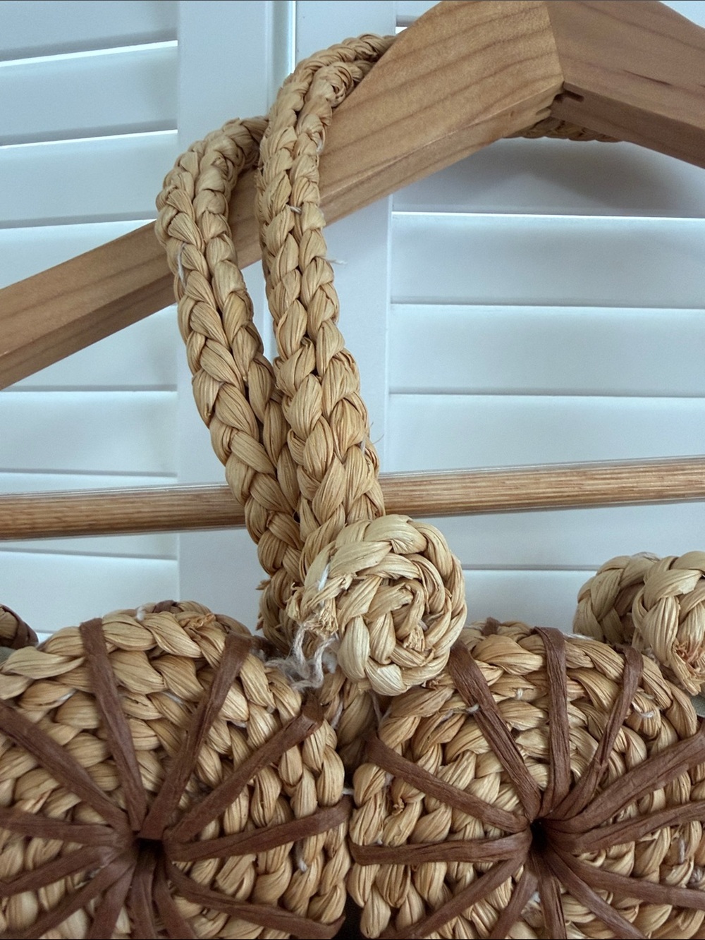 Vintage Two-Tone Woven Tote in Natural and Brown - Picture 5 of 6